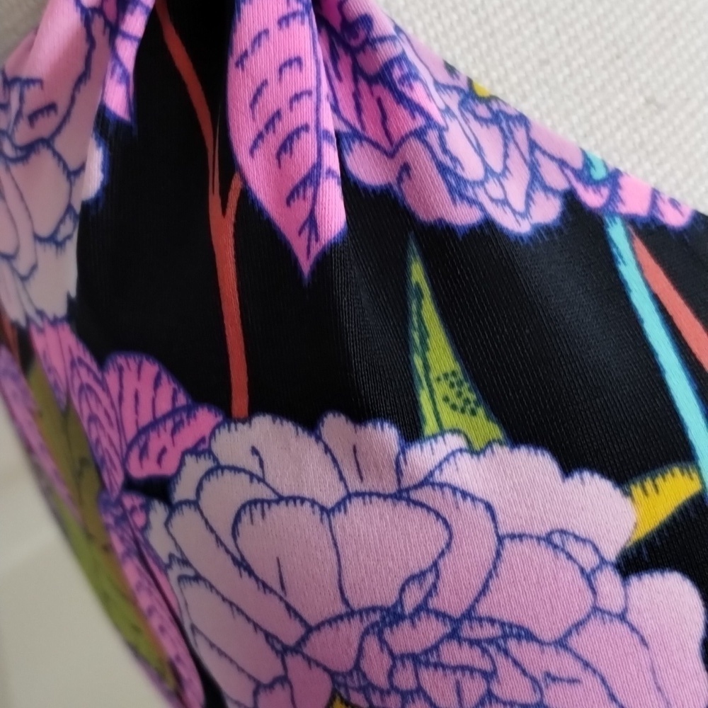 Victoria Secret 34DD floral bikini top fasten back and neck tie back - Picture 3 of 8